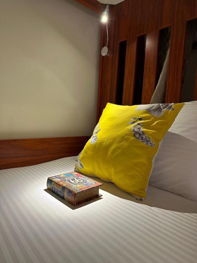 Route 66 Beach Hostel Dubai Exterior photo